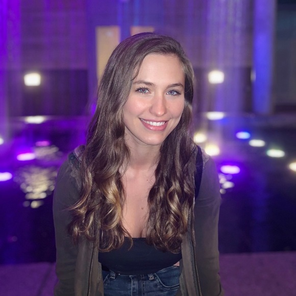 Meet your Posher, Kate - Picture 1 of 2